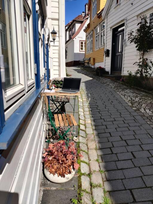 Beautiful Bergen House From 1790 Apartment ภายนอก รูปภาพ